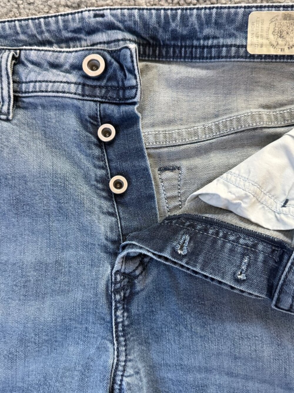 Diesel Men's Buster Model Jeans - Sz. 32x32 - Lt. Blue 084UX Wash - Excel. Cond. - Picture 5 of 12
